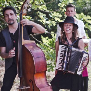 Traindeville in the country